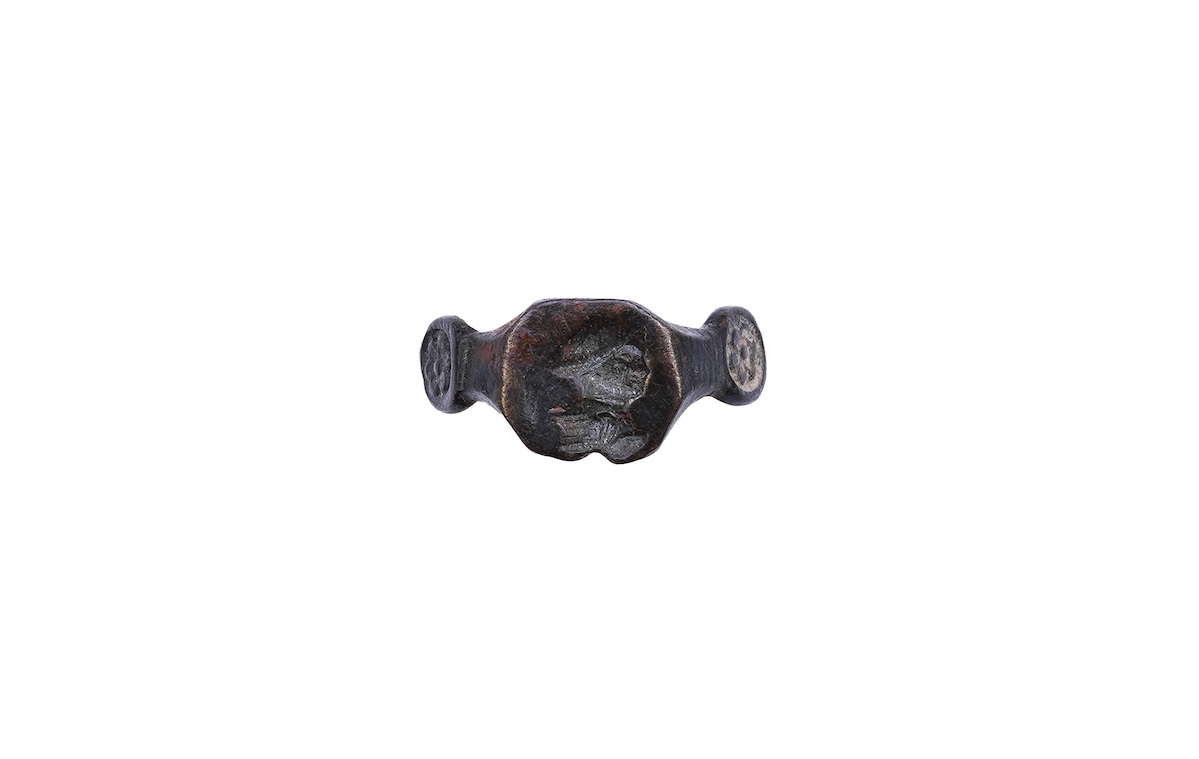 A medieval signet ring, England, circa 15th/16th century